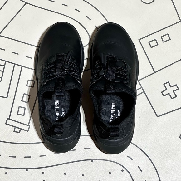 Clove Classic All Black Option - Picture 3 of 6